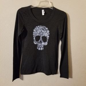 Bella Juniors Black Long Sleeve Burnout Top with Gray Sugar Skull Size Small